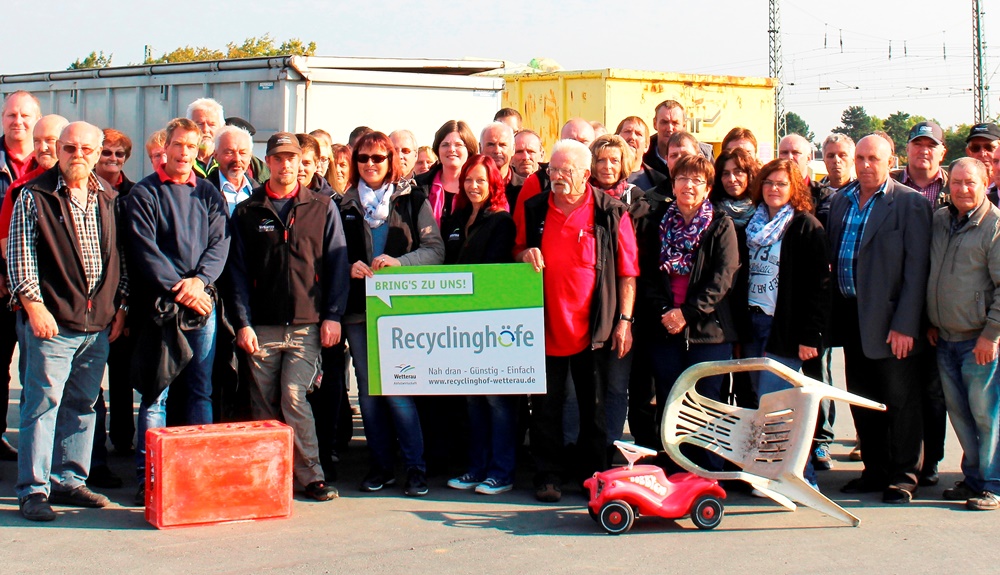 Recyclinghof-Mitarbeiter informieren sich – Recyclinghöfe bleiben am 12 ...